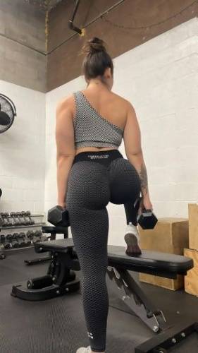 Nowhere else I’d rather be than in the gym! - porn7.net on delporno.com