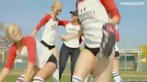 Football team girls are pleasuring hot lesbian group fuck in locker room - new.porneq.com on delporno.com