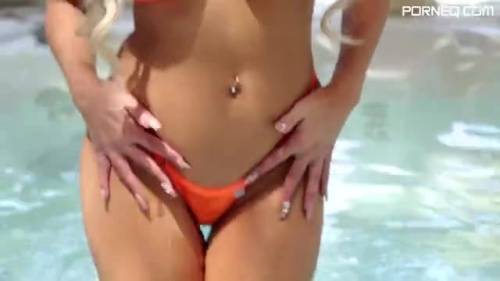 Milf Nina Elle Shows Her Big Tits - new.porneq.com on delporno.com