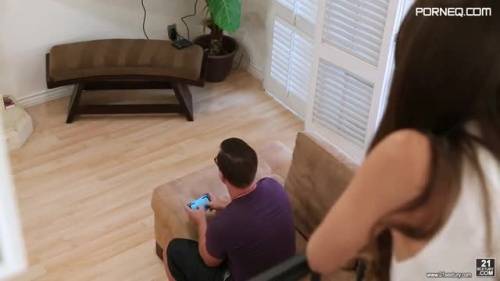 Cassidy Klein cheats on gamer hubby with his brother - new.porneq.com on delporno.com